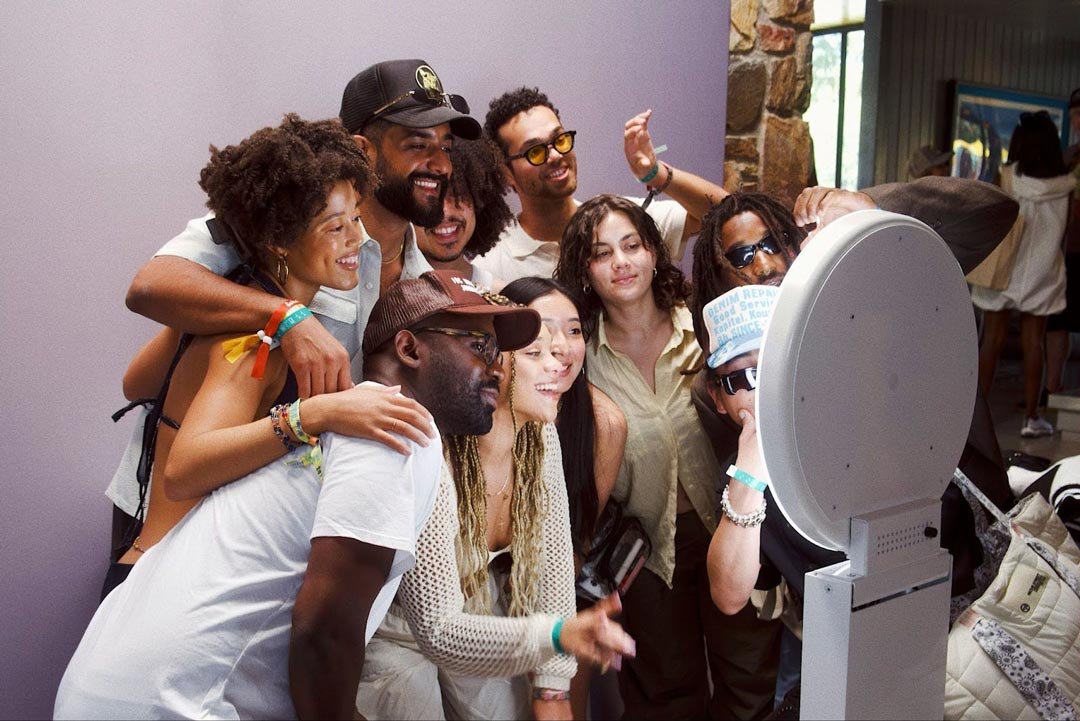 678760b915ccfc909c4d81c9_15 Photo Booth Ideas for Corporate Events